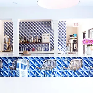 https://holiday-house-palm-springs.palm-springs-ca-hotels.com