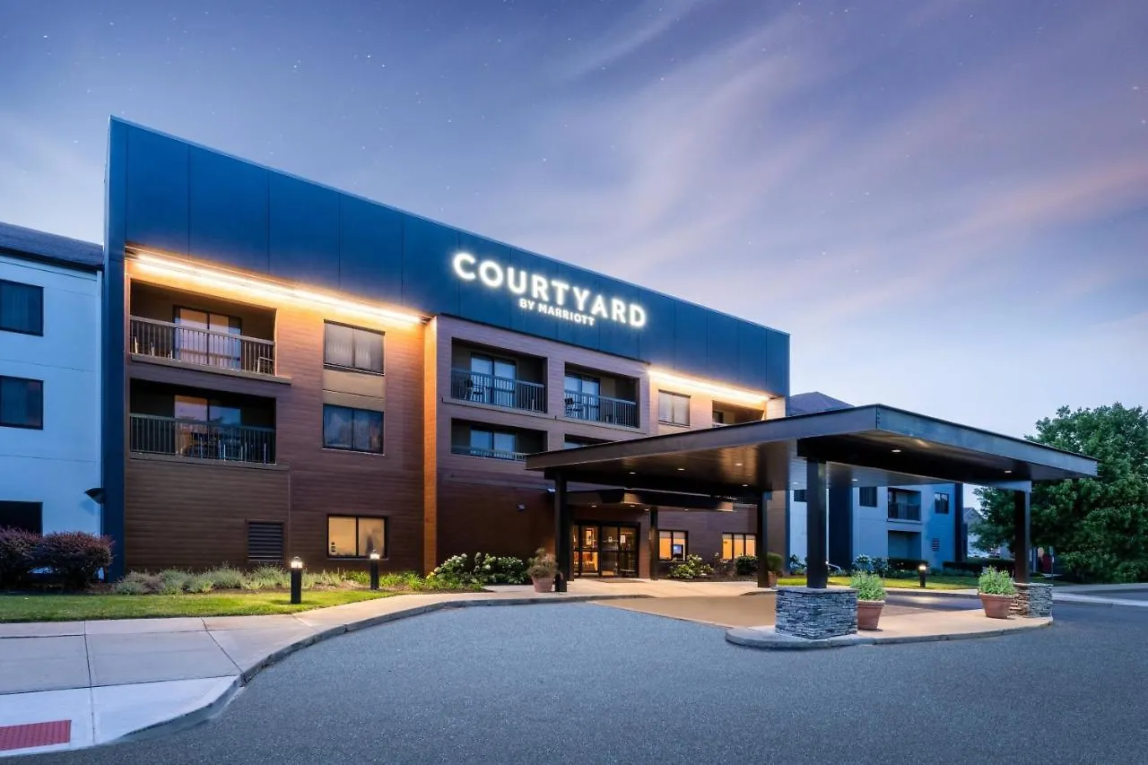 Courtyard Columbus Airport Hotel
