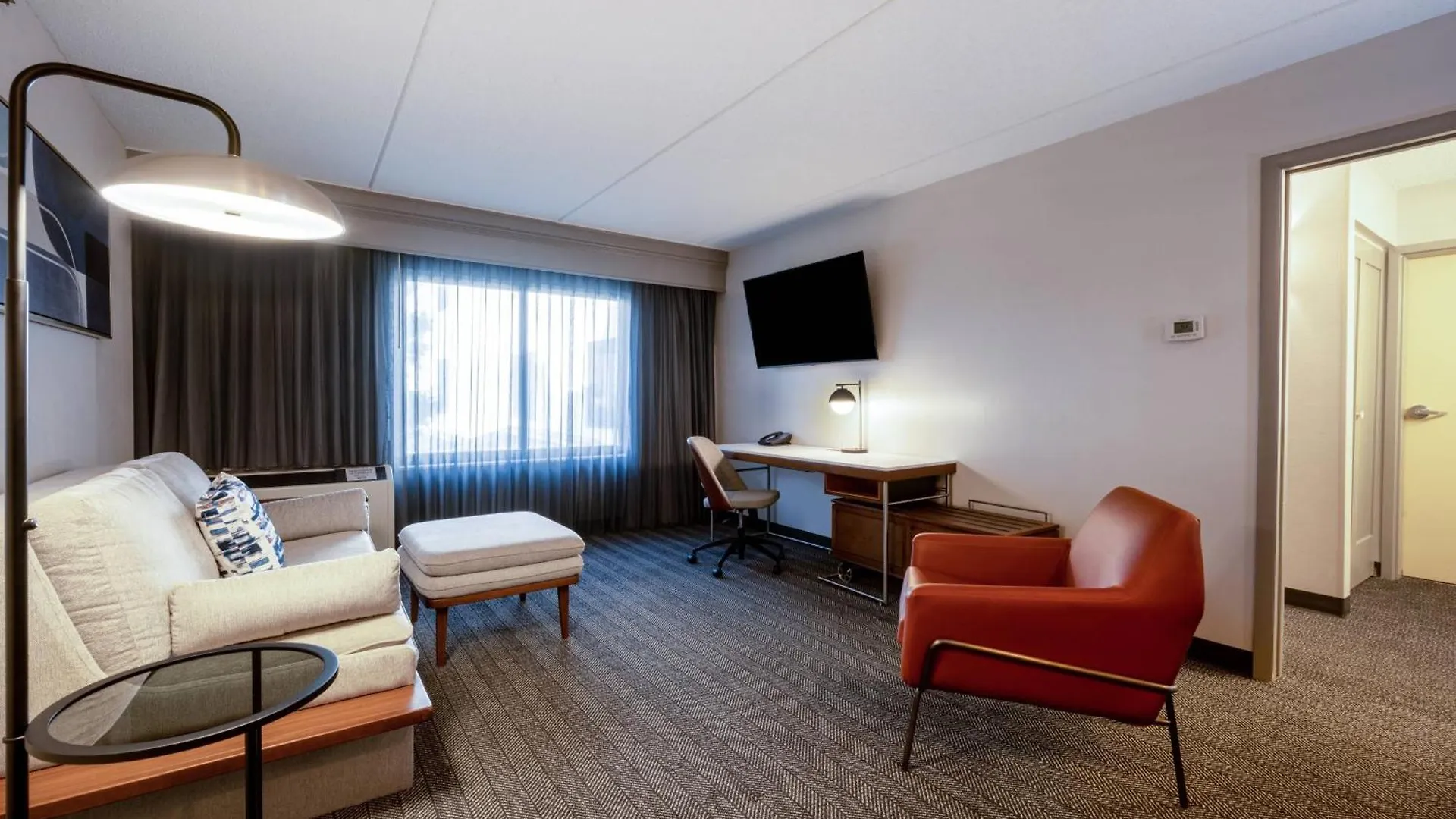 Courtyard Columbus Airport Hotel