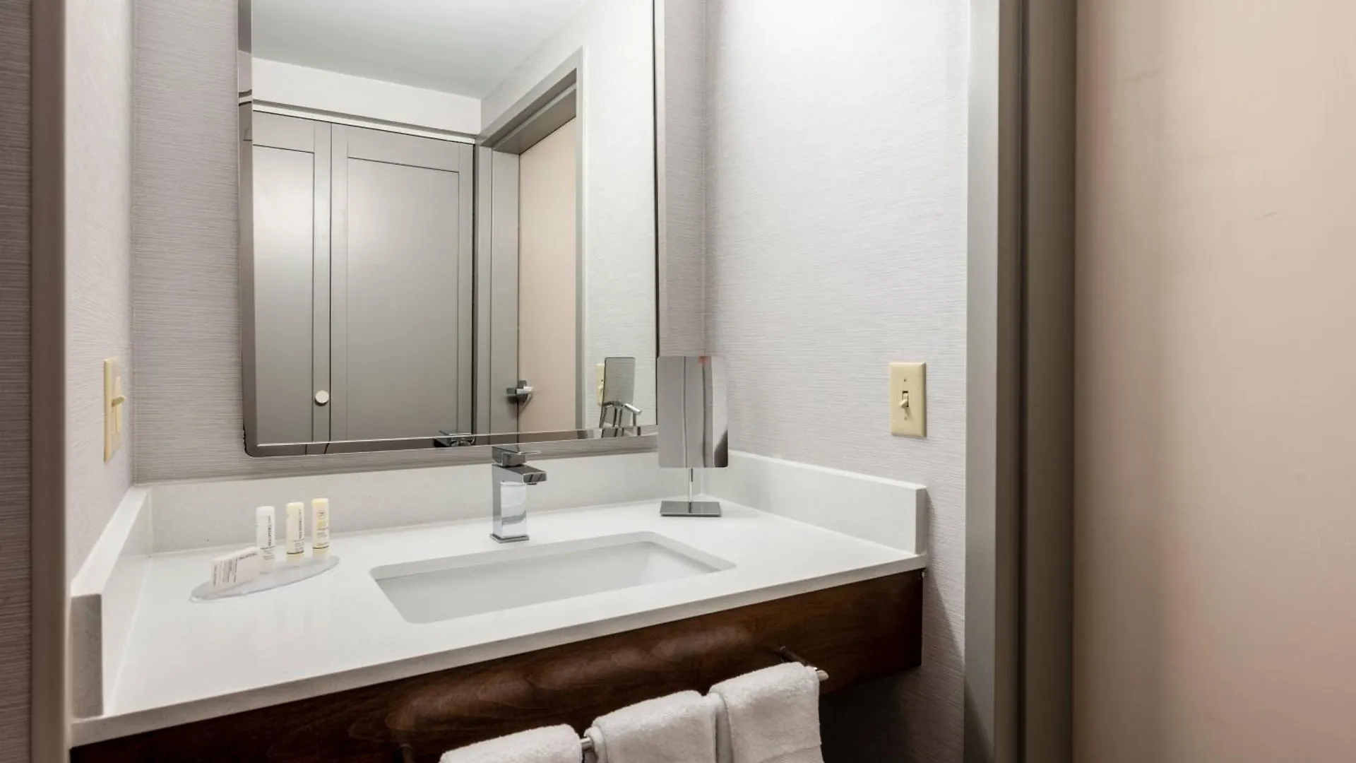 Courtyard Columbus Airport Hotel United States