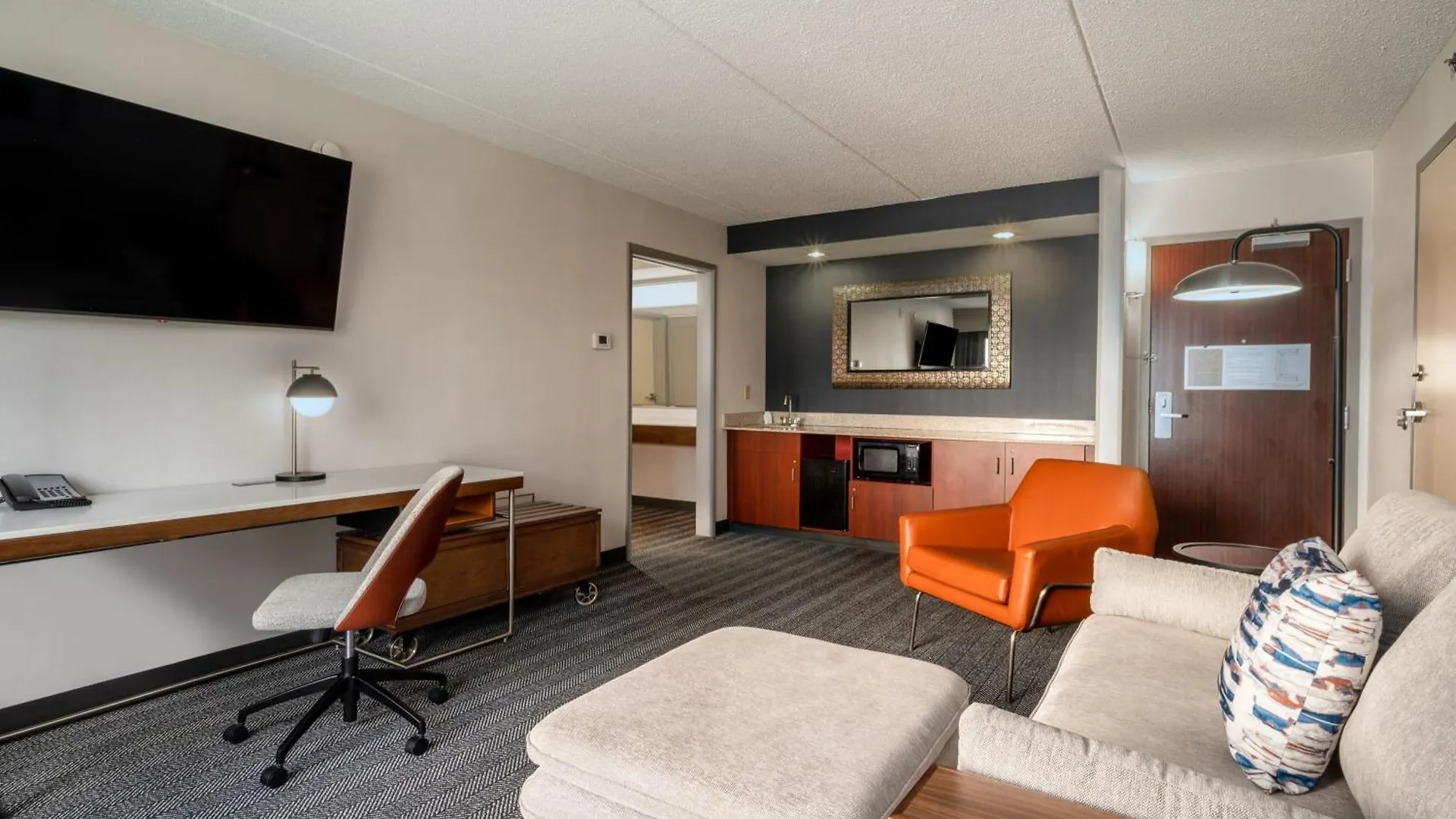 Courtyard Columbus Airport Hotel