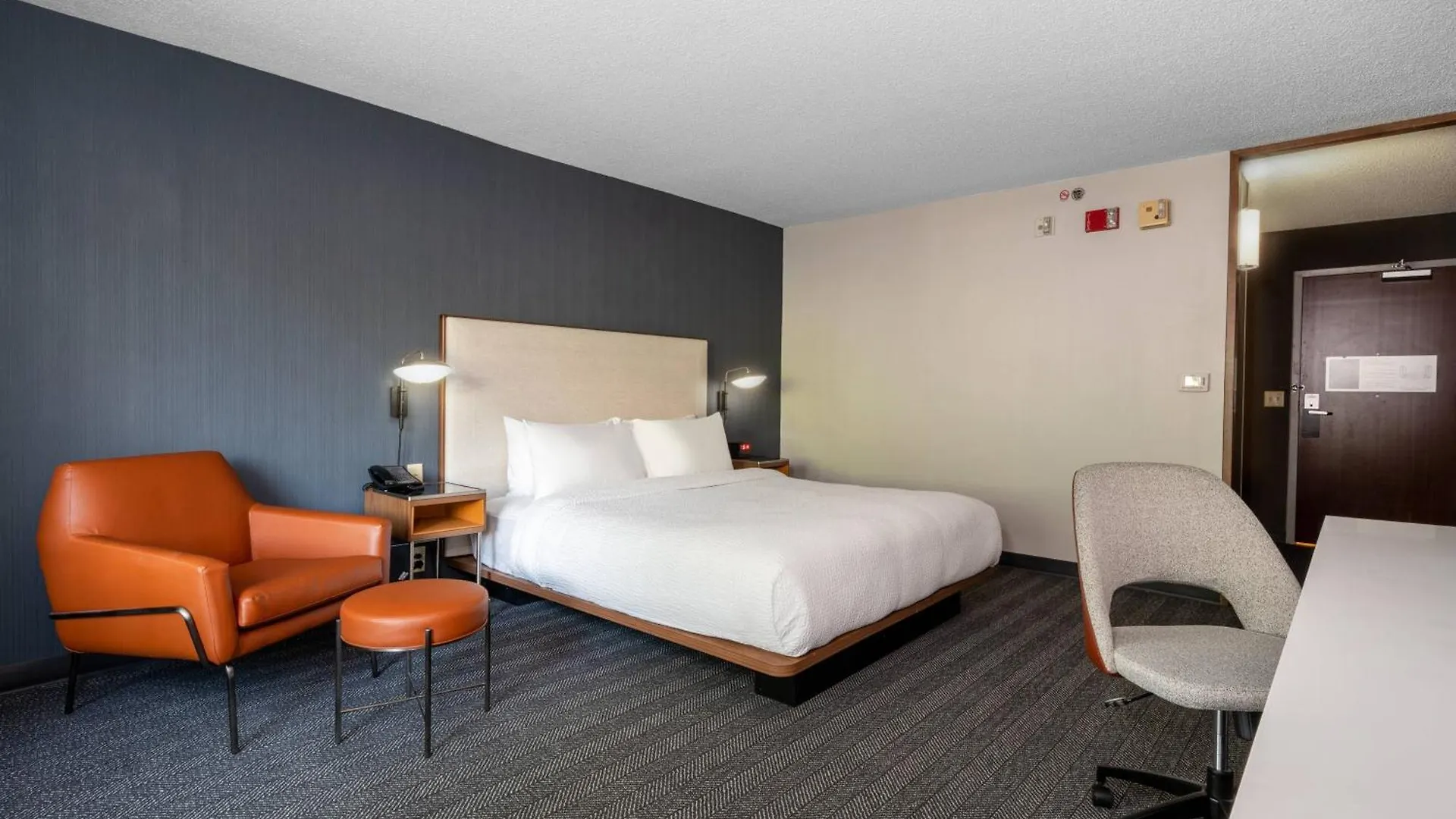 Courtyard Columbus Airport Hotel