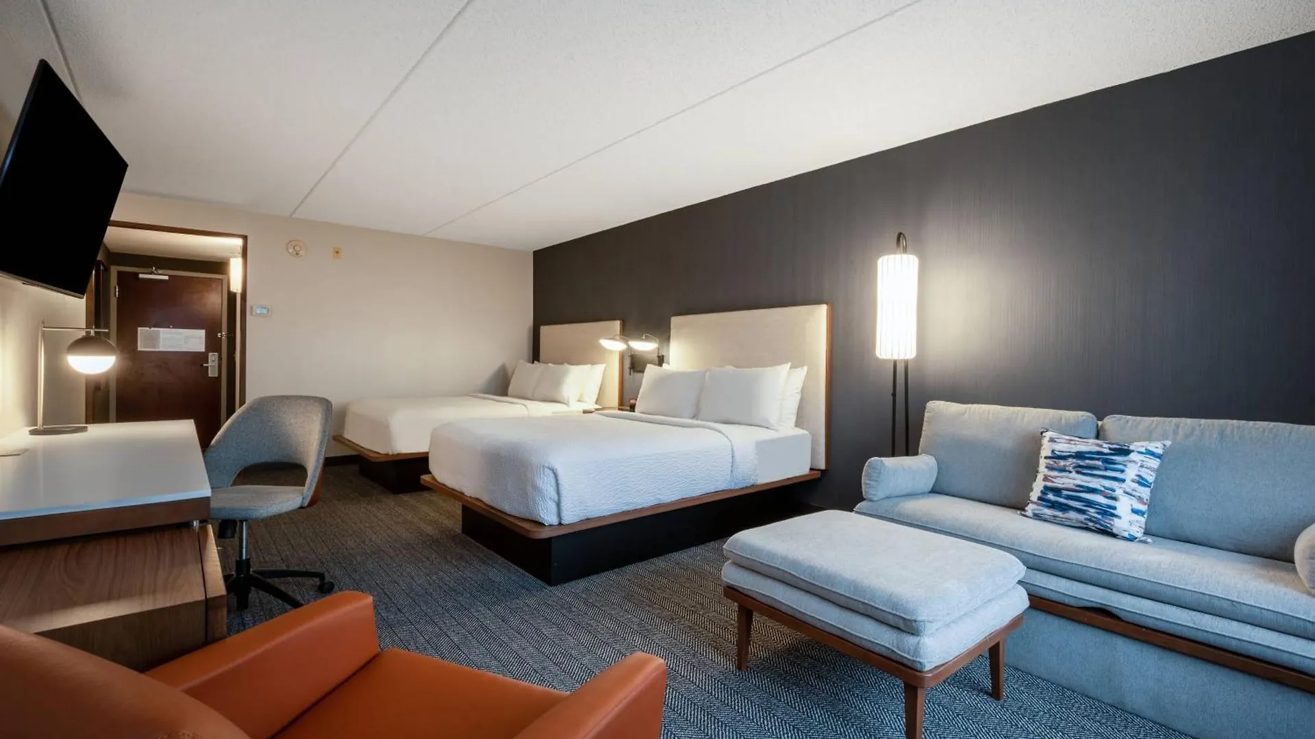 Courtyard Columbus Airport Hotel