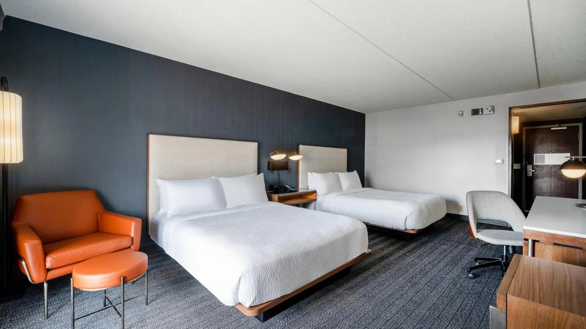 Courtyard Columbus Airport Hotel