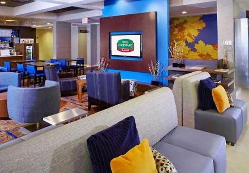 Courtyard Columbus Airport Hotel