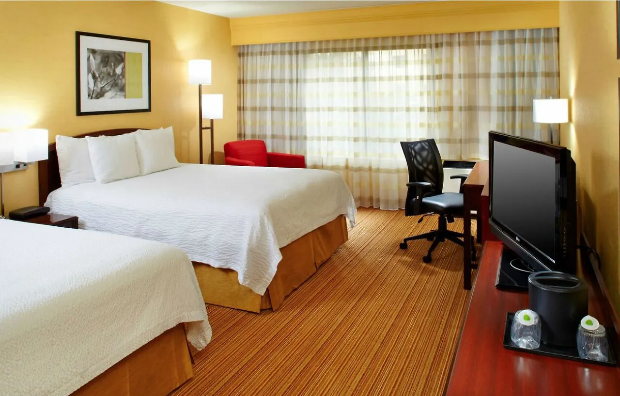 Courtyard Columbus Airport Hotel