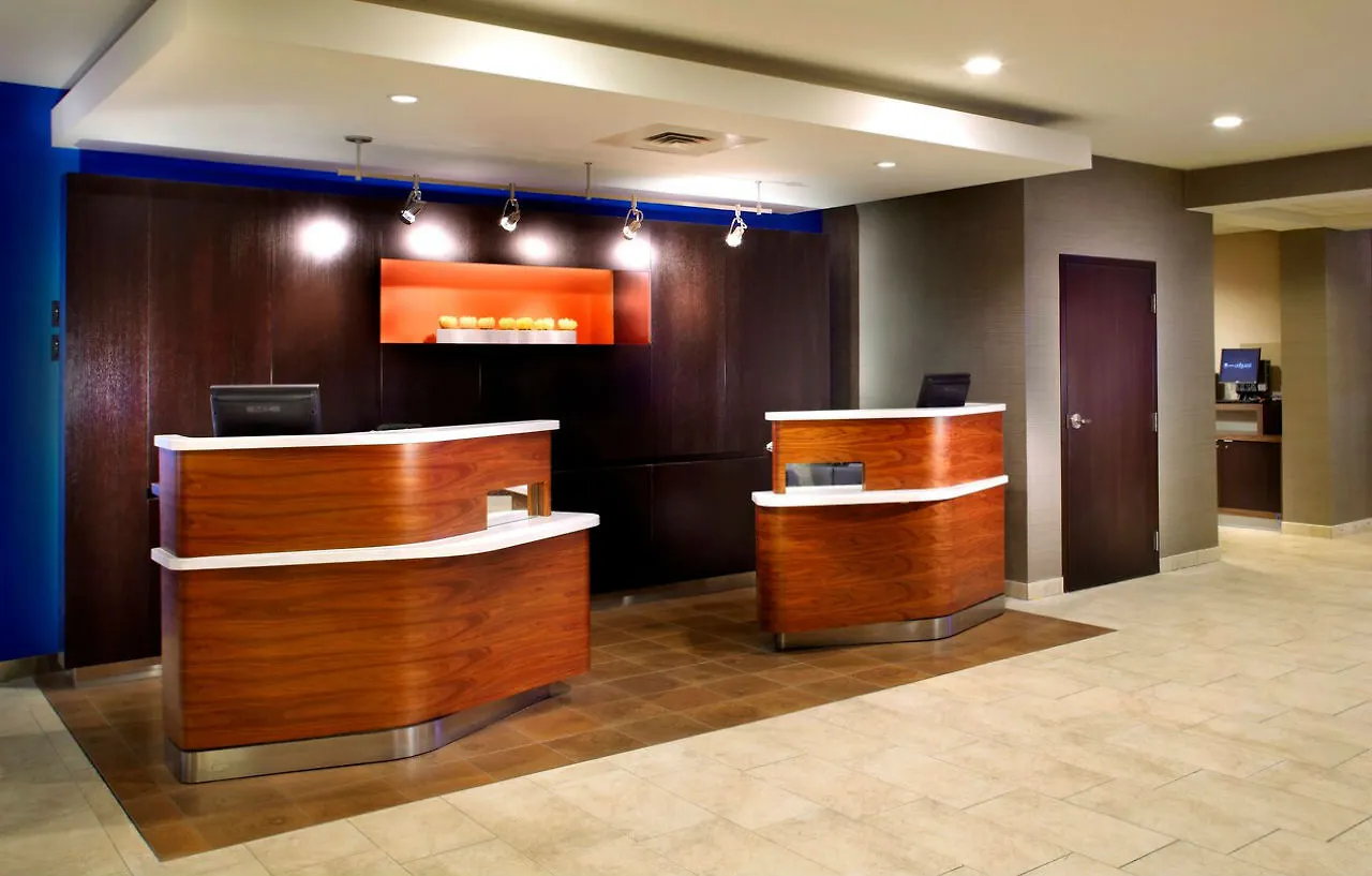 Courtyard Columbus Airport Hotel